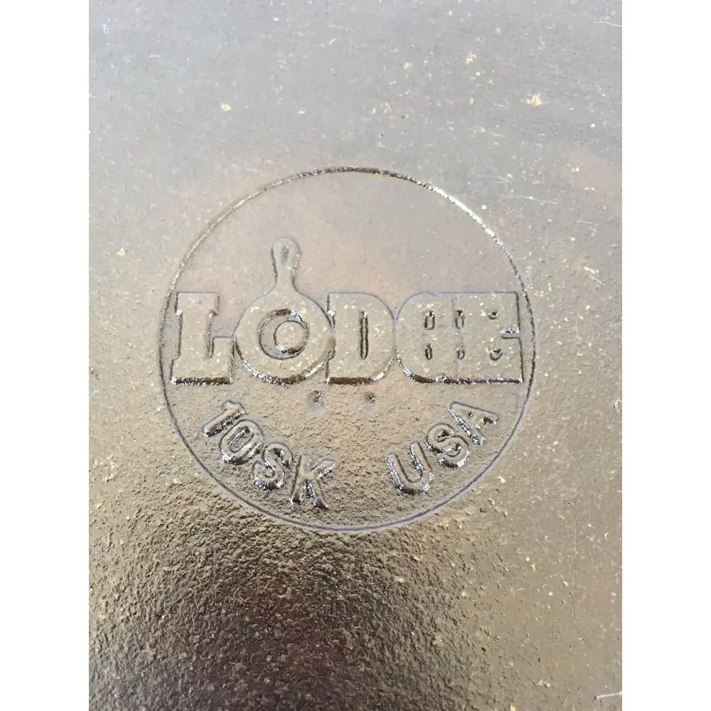 Vtg Lodge 10SK USA Cast Iron Round Corn Bread Skillet #10 Double Pour Spout 12